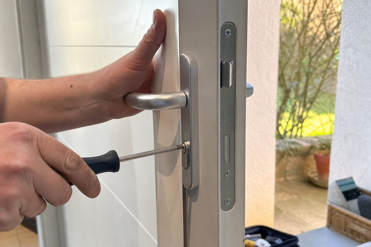 changement de serrure nouvelle visseuse manuelle